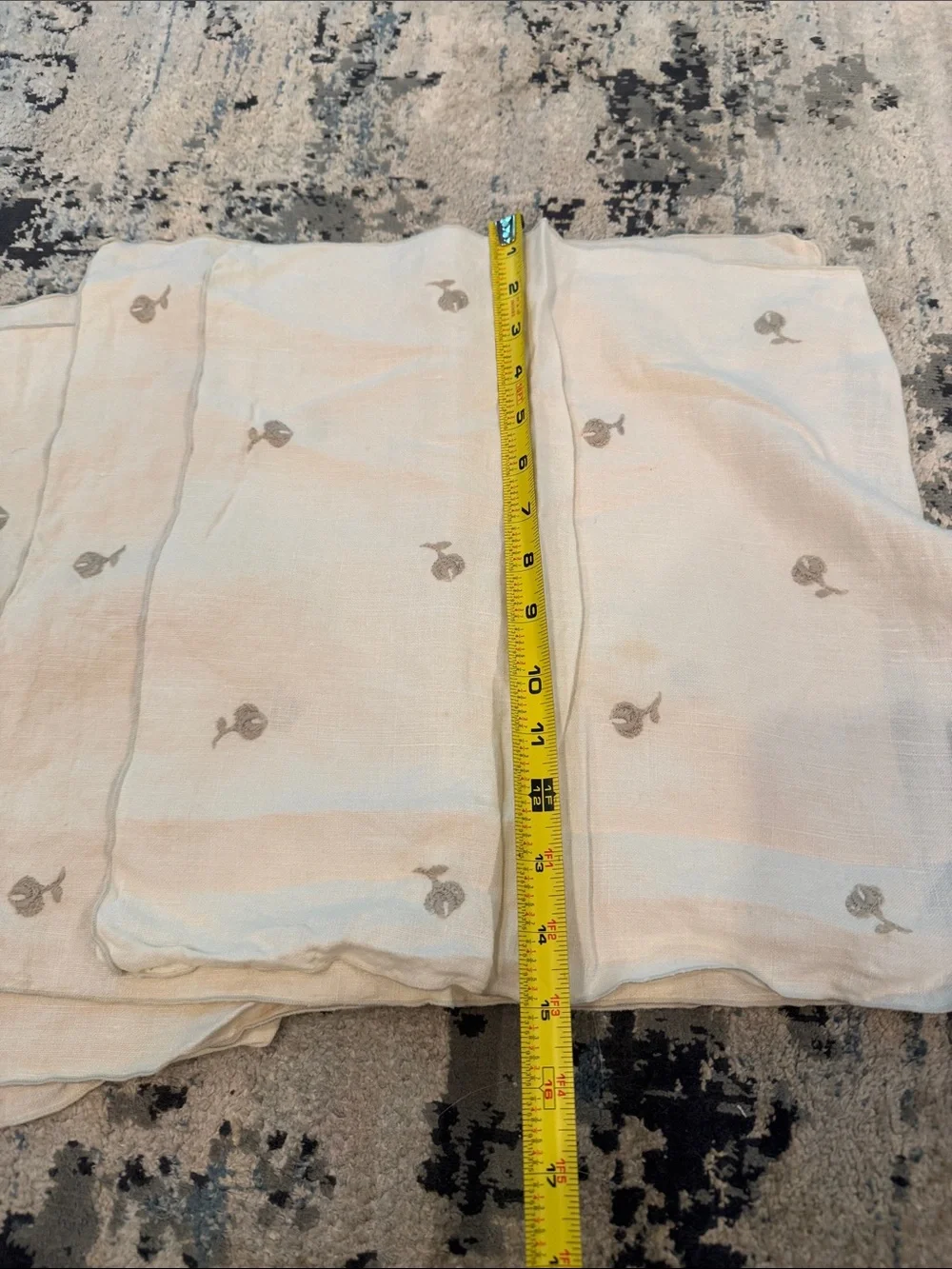 4 vintage linen napkins.